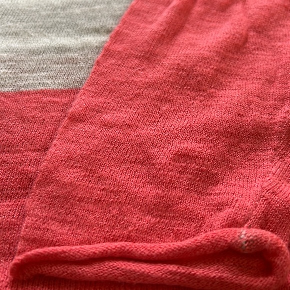 Size small lightweight sweater - Picture 2 of 4